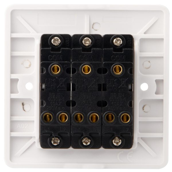 10AX 3 Gang 2 Way Light Switch White - M2 Electrical